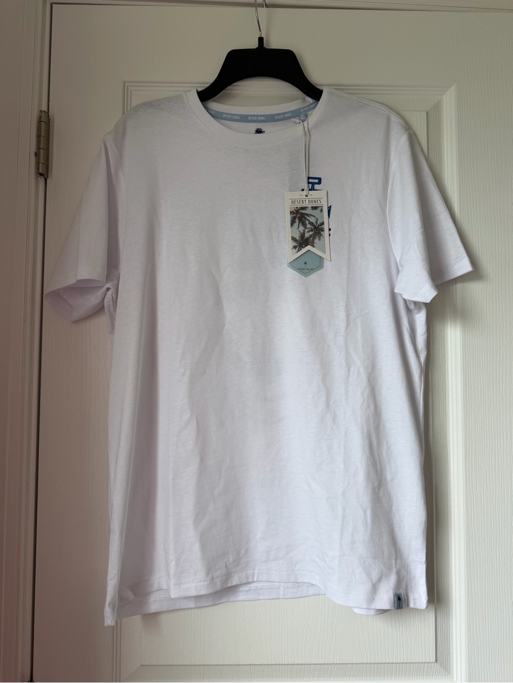 New Men's Desert Dunes White Graphic Pocket T-Shirt